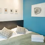 Grand Studio Loft Bien Equipe A Paris 15 - 2P